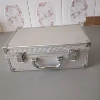 صندوق هم برای لوازم آرایشی و لوازم شخصی