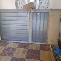 درب ماشین رو پارکینگ