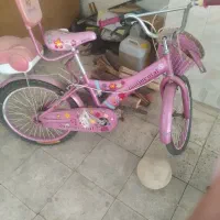 دو چرخه دخترانه با کمکی
