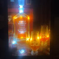 دیواری زیبا با نور ملایم