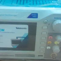اسیلوسکوپ تکترونیکس TBS1102B