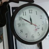 ساعت دیواری دو طرفه