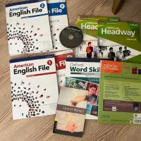 تعدادی کتاب زبان و سی دی وکتاب قصه