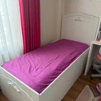 تخت خواب کودک همراه با تشک تمیز وبدون لکه