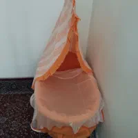 تخت نوزاد کنار مادر
