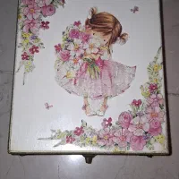 جعبه جواهرات بسیار قدیمی(۵۰ساله)