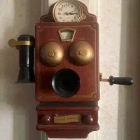 تلفن دیواری طرح قدیم