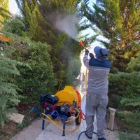 سم‌پاشی و دفع آفات جانوران