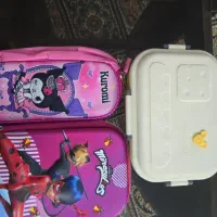 دو عدد جامدادی و یک عدد ظرف غذا