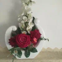 تعدادی گل مصنوعی