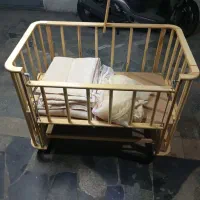 تخت نوزادنونو با روتختی بالشت