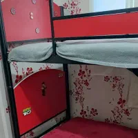 تخت دو طبقه فلزی تمیز