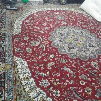 فرش قرمز نوستالژی مناسب رستوران های سنتی و باغ