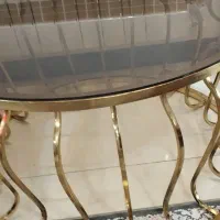 میز پایه فلزی رنگ طلایی صفحه شیشه ای دودی