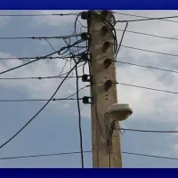 برق کار برقکار نصب محافظ فیوز تیر برق