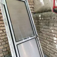 در آلومینیوم حمام و دستشویی