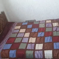 دو عدد تخت یک نفره.یک تخت همراه تشک