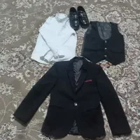 کت و جلیقه و کفش ورنی و پیرهن سفید پسرانه