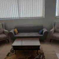 مبل و میز تمیز در حد نو