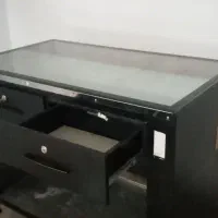 میز اشپزخونه و پیشخوان فروشگاهی و طبقه
