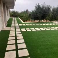 چمن مصنوعی بین موزائیک برشی