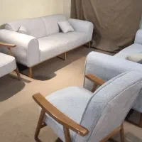 .مبل تک دسته چوبی