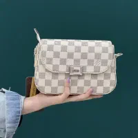 همکار خانم عکاسی محصول و ادیت