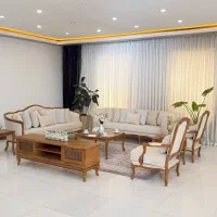 مبل کوئین فرانسوی