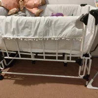 گهواره برقی و تخت کنار مادر