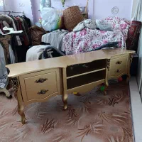 میز تلویزیون،جعبه قاشق چنگال،گل مصنوعی ،سه تار