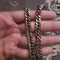 گردن بند رنگ طلایی