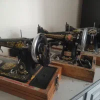 سه عدد چرخ‌خیاطی دستی قدیمی