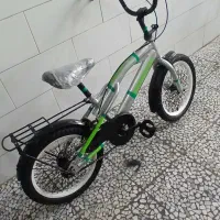 یک دوچرخه ۱۶