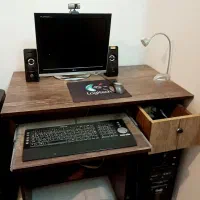 مانیتور میز کامپیوتر اسپیکر کیبورد موس کیس صندلی