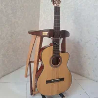 صندلی نوازندگی ساز گیتار و سازهای زهی زخمی