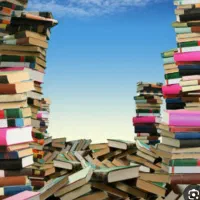 تعداد زیادی کتاب