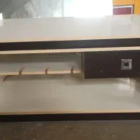 میز جلو مبلی و تلویزیون
