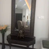 آیینه و کنسول و شمعدان