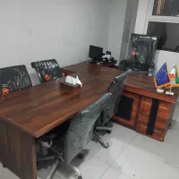 ست کامل میز و صندلی اداری شیک و تمیز مناسب شرکت