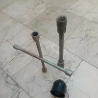 یک عدد آچار چهار پرباری تعویضی رینگ ویک عدد آچار م