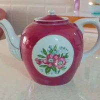 قوری قدیمی بزرگ