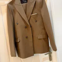 کت شلوار رنگ شتری