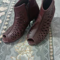 کفش زنانه و مردانه