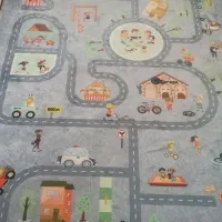 فرش اتاق کودک و پرده.
