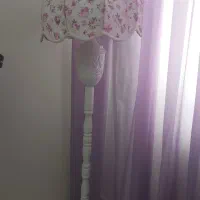 آباژور ایستاده