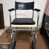 ویلچر حمامی و سرویس بهداشتی، بسیار تمیز وکم‌کارکرد