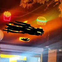 تابلو چلنیوم به همراه ۲ عدد نئون