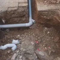 لوله کشی آب و فاضلاب باز کردن درب چاه