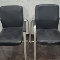 صندلی اداری  و یک عدد کمد اداری