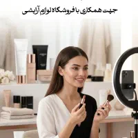 همکار خانم برای تولید محتوا